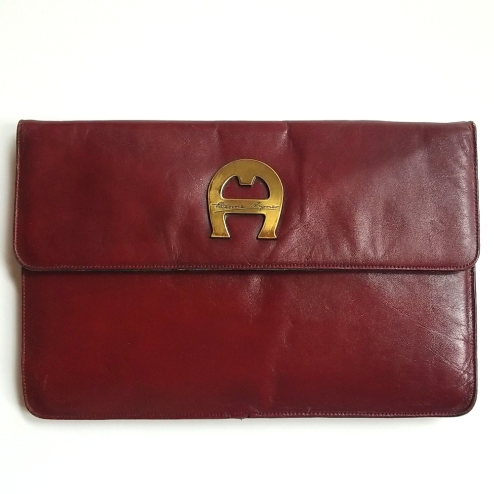 Vintage Etienne Aigner leather clutch shoulder bag from the 80’s. Good condition